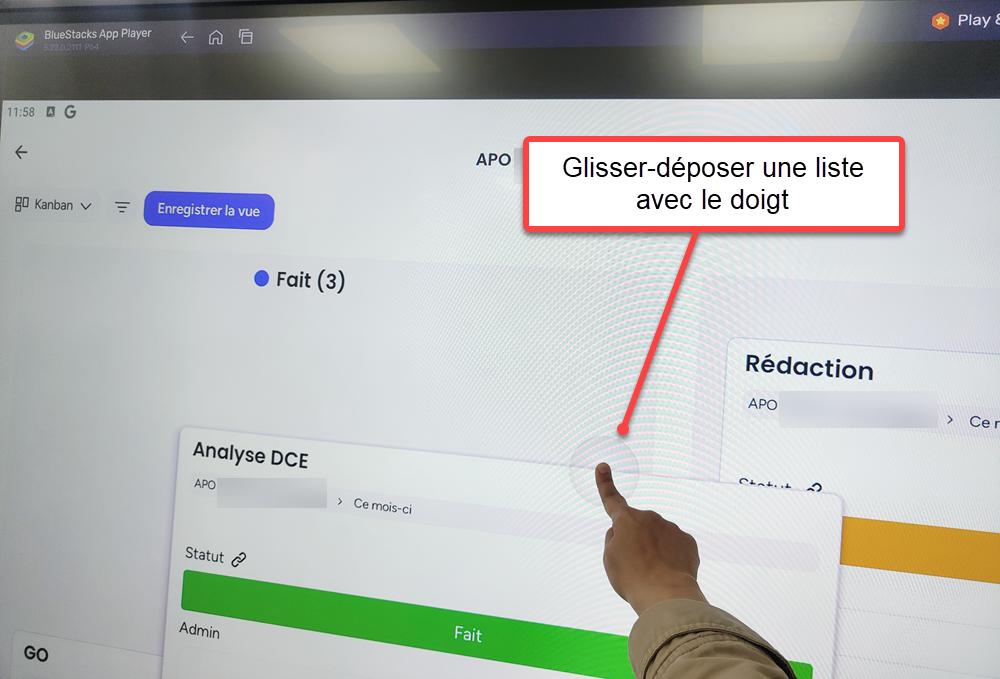 Manipulation intuitive des éléments de Monday avec de simples gestes tactiles sur l’écran interactif